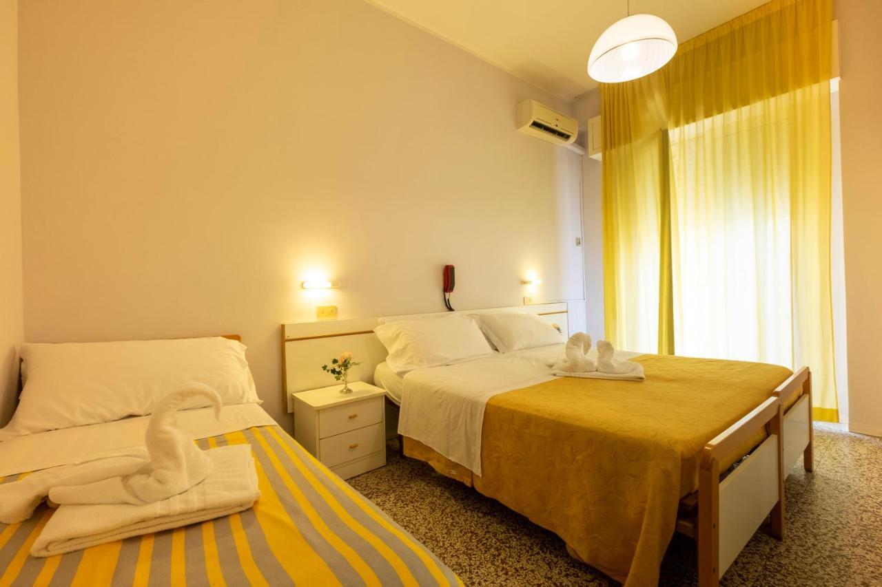 Hotel Giumer Rimini Exterior foto