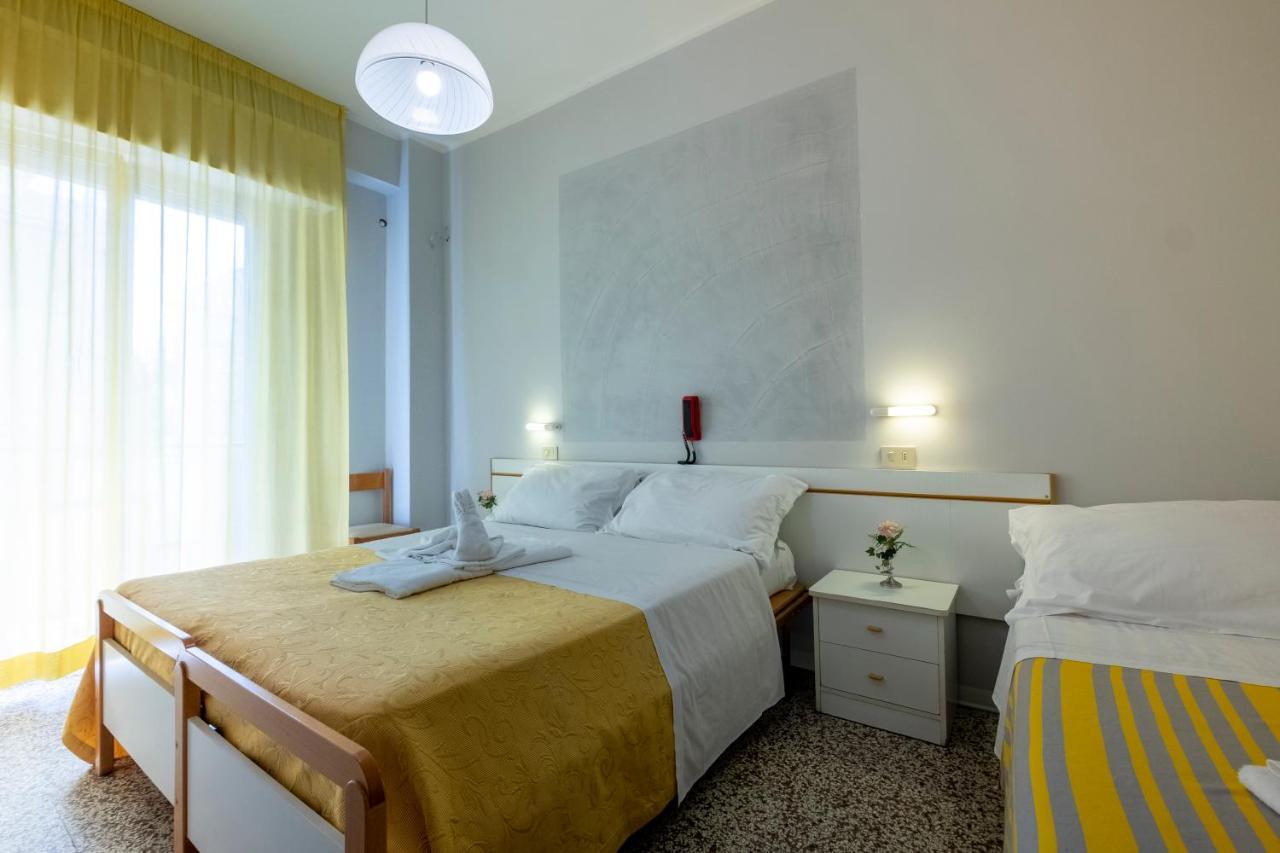 Hotel Giumer Rimini Exterior foto