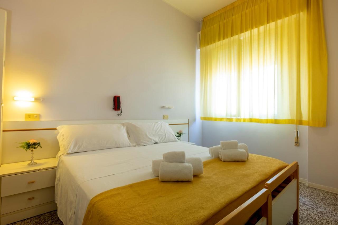Hotel Giumer Rimini Exterior foto