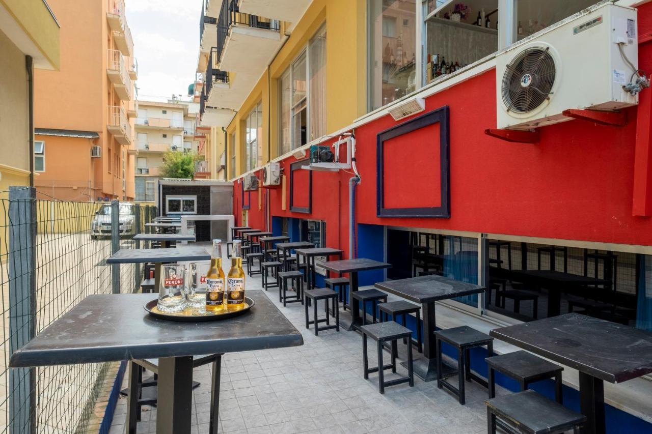 Hotel Giumer Rimini Exterior foto